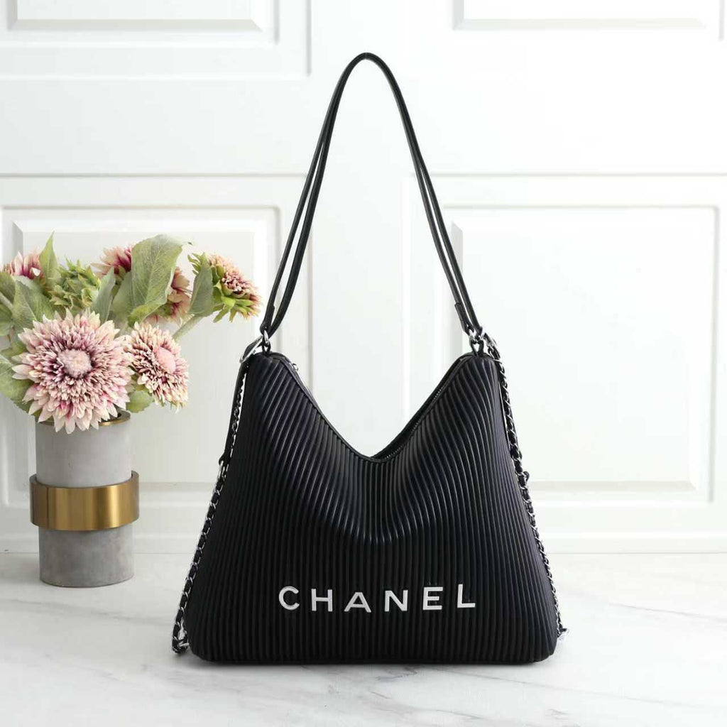 Chanel Bag | Maxi Hobo Black Lambskin