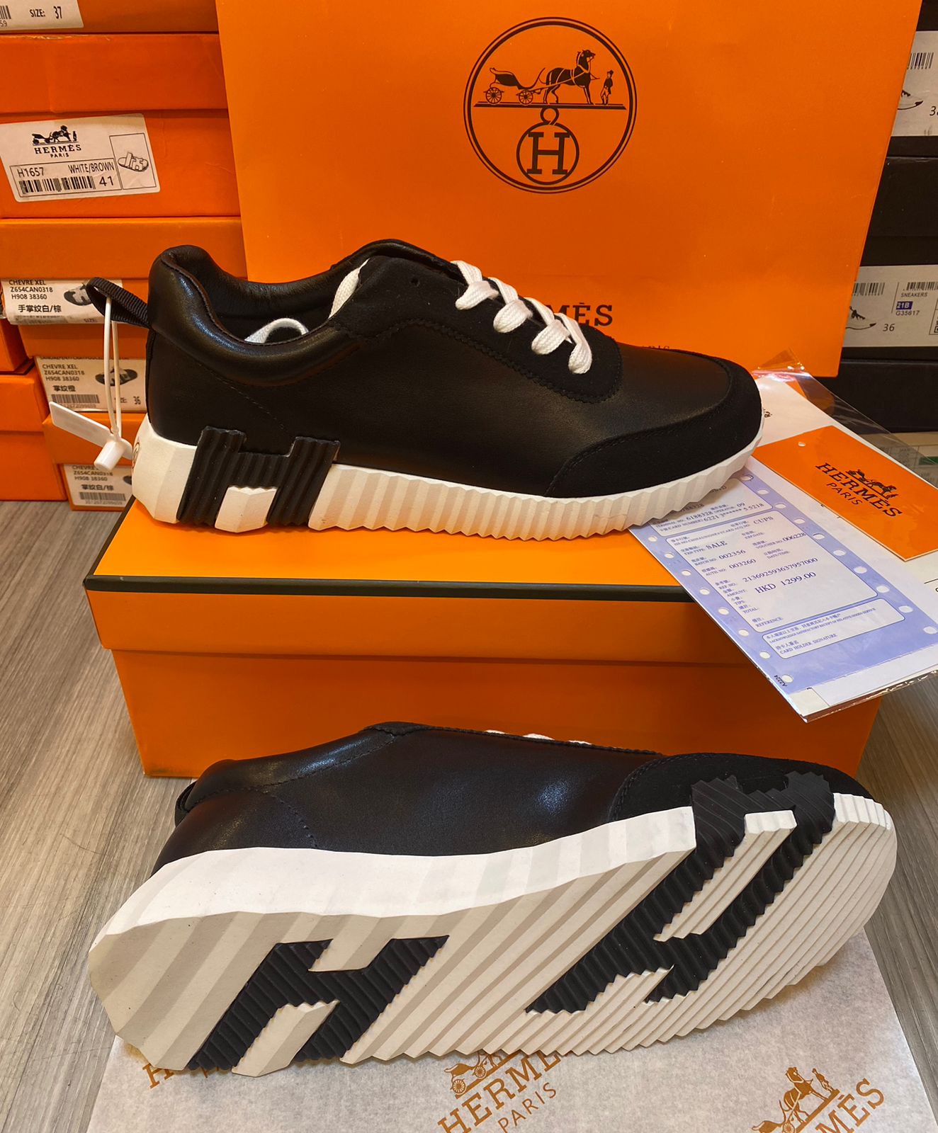 Hermes Bouncing Black & White